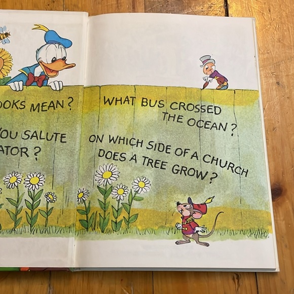Mickey Mouse’s Riddle book - Picture 2 of 7